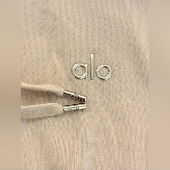 Alo Yoga Accolade Hoodie in Bone L - Picture 4 of 7